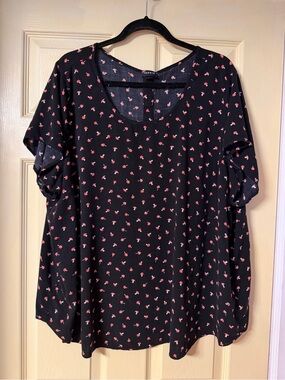Torrid size 4 Mushroom print  black button Back blouse top